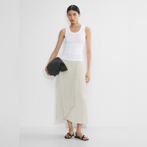 New Aritzia Babaton Ladder Pleated Skirt